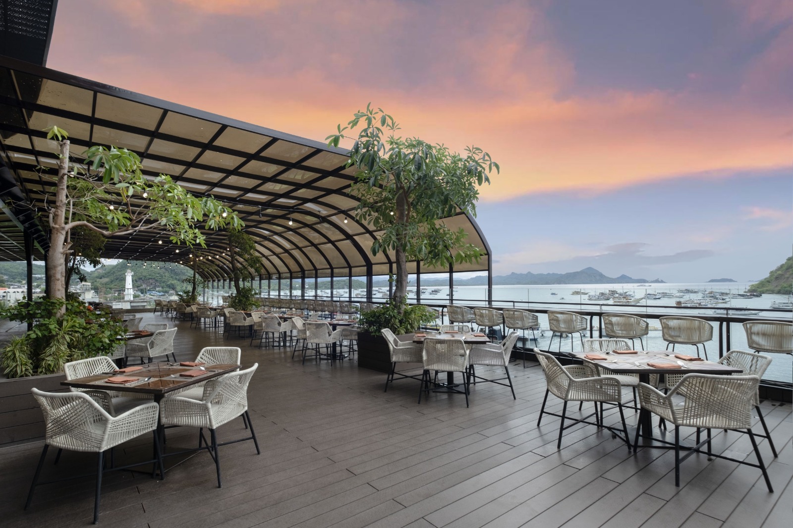 Eksplorasi Rasa di Ujung Timur: Meruorah Komodo Labuan Bajo Hadirkan Pengalaman Kuliner Elegan Mei–Juni